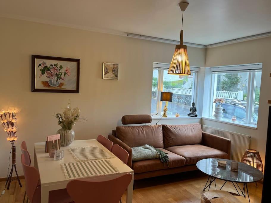 Charming 3 Bedroom Apartment Akureyri Exteriör bild
